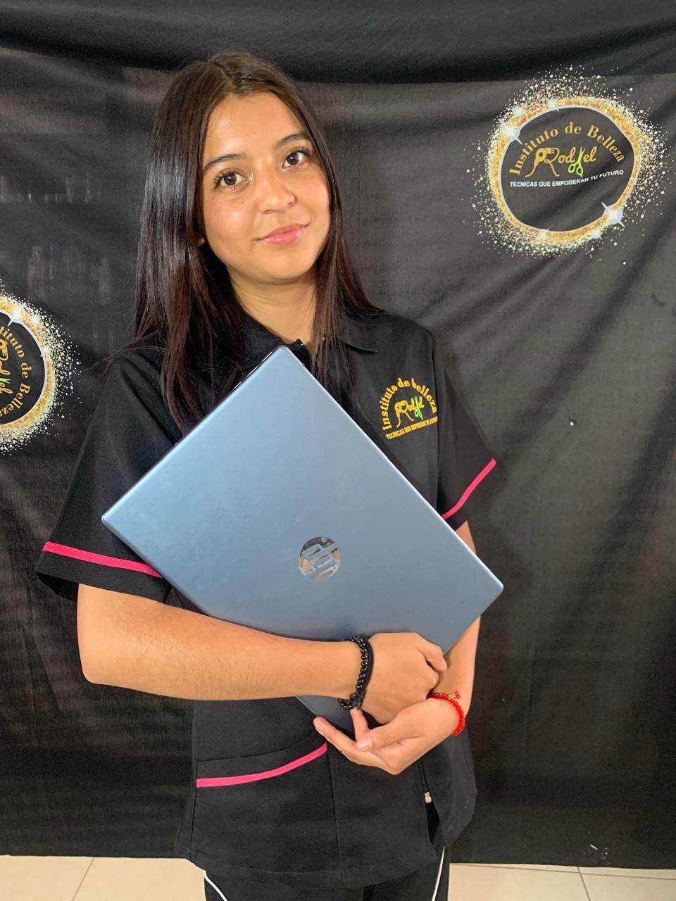 Estudiante del Instituto de Belleza RodVel